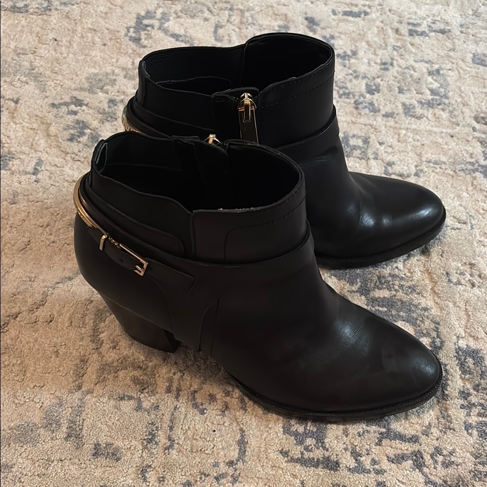Ivanka Trump Elegant Black Ankle Boots - Picture 1 of 6